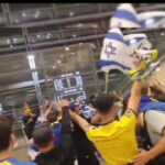 Vídeo deleznable: “Las FDI jod*** a los árabes”, “¿Por qué no funcionan las escuelas en Gaza? No quedan niños allí”. Seguidores del Maccabi hacen cantos racistas al llegar al Israel