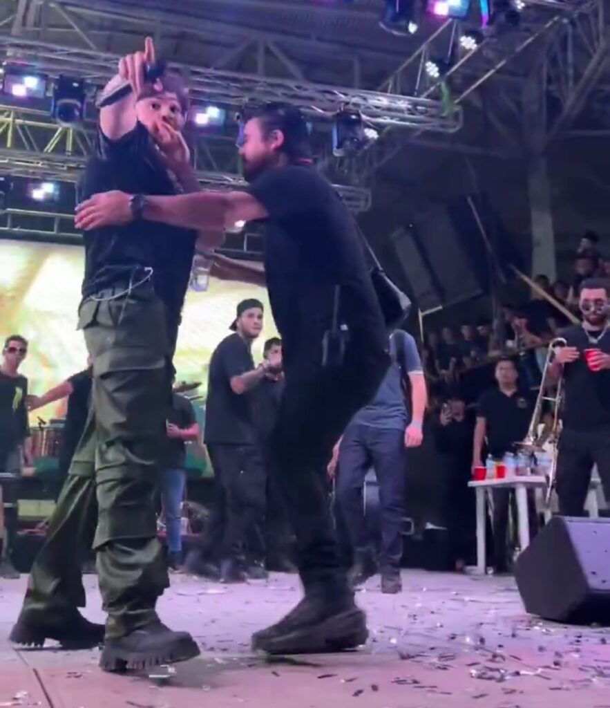 Vídeo: golpean la cara del rapero mexicano Tito Double P en pleno ...