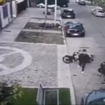 Vídeo: el actor argentino Alejandro Müller fue víctima del robo violento de su motocicleta a pesar de que resistió y peleó contra los dos ladrones