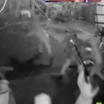 Vídeo: mujer ucraniana dispara con una escopeta a reclutadores que pretendían llevarse obligado a su marido para pelear contra Rusia