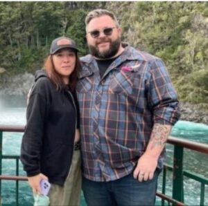 Vídeos: muere junto a su esposa y su padre el influencer gastronómico estadounidense Ben Wood, al tratar de rescatar a una mujer del fuerte oleaje de una playa chilena