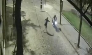 Vídeos: graban el momento en que un influencer es baleado en una emboscada durante una venta informal de celulares