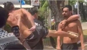 Vídeos: turistas israelíes agredieron a una mujer que llevaba una bandera palestina en una playa brasileña y fueron echados a “patadas” por varias personas y además arrestados por la policía brasileña
