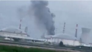 Vídeos: Irán bombardea la refinería israelí de Haifa, la mayor refinería de ese país