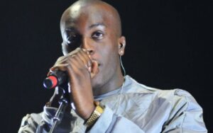 Vídeos: asesinan a puñaladas al cantante ganador de un Grammy y compositor británico Talay Riley en calles de Londres, Inglaterra