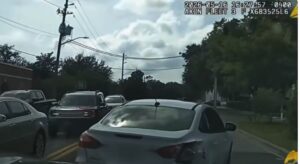 Vídeo: conductor presuntamente ebrio irrumpe en un triatlón  Ironman y desata una persecución policial de película 