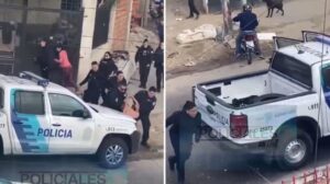 Vídeos: policías llegan a un barrio a atrapar a un delincuente y los vecinos los echan a pedradas