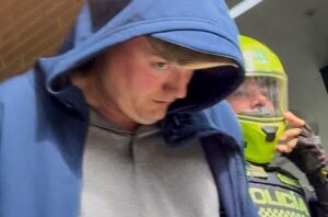 Vídeo: detienen a Grant Gail, un hombre estadounidense por presuntamente abusar sexualmente de un menor de edad a plena luz del día en Bogotá, Colombia
