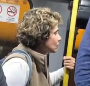 Vídeos, “sólo hay monos allá afuera”: detienen a una turista española por proferir insultos racistas en el aeropuerto de Sao Paulo, Brasil