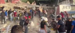 Vídeos sensibles: la agónica búsqueda de sobrevivientes bajo los escombros en Venezuela tras los 2 terremotos que azotaron a ese país