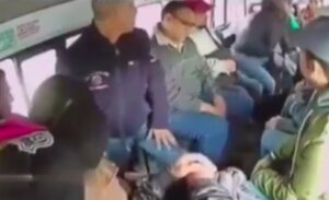 Vídeo: violento robo armado dentro de un microbus en Tlaxcala, México