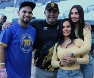 Vídeos: luego de 11 días de búsqueda encuentran los cuerpos de la hija y la esposa del expelotero grande liga venezolano Eliezer Alfonzo tras el doble terremoto en La Guaira, Venezuela