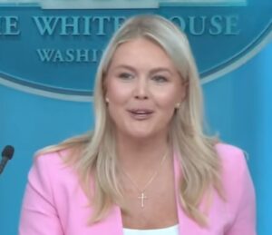 Vídeo: karoline Leavitt evitó dar detalles sobre las controvertidas declaraciones de Trump sobre el bombardeo estadounidense a una escuela de niñas en Irán