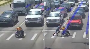 Vídeo: un ‘Spider-Man’ de carne y hueso se convierte en héroe al ayudar a un hombre en silla de ruedas a cruzar a salvo una autopista de 6 carriles
