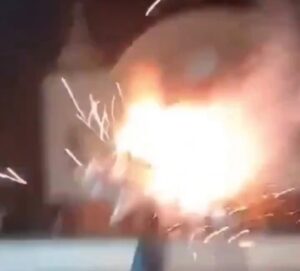 Vídeo sensible: tres personas murieron y más de 30 resultaron heridas durante un estallido de pirotecnia en unas fiestas patronales en Cocula, México