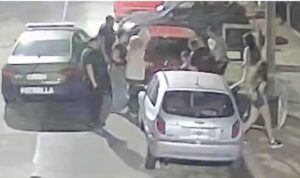 Vídeo: policía salva a un bebé que se asfixiaba