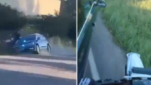 Vídeo impactante: una patrulla policial embiste violentamente a un motociclista tras persecución a alta velocidad