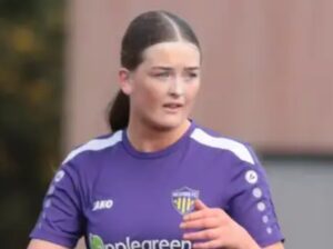 Vídeo: muere Aoibheann Clarke, futbolista de 16 años de edad en pleno partido,  su padre estaba presente en la grada