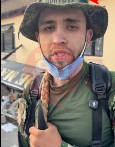 Vídeo: un rescatista colombiano, luego de pasar toda la noche ayudando a rescatar a personas bajo los escombros, se da cuenta que le robaron la moto