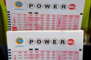 Vídeo: un boleto de lotería Poweball de Illinois, EE.UU. gana el premio mayor de 1.040 millones de dólares