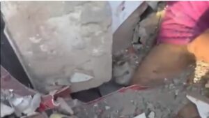 Vídeo sensible, “Córteme la pierna, que no soporto más el dolor. Sáqueme de aquí”: una de las víctimas del terremoto en Colombia, desesperada, pide auxilio y que la saquen debajo de los escombros