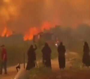 Vídeo en llamas: monjas tratan de salvar con oraciones un monasterio de un monstruoso incendio