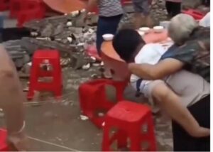 Vídeo: durante una fiesta de graduación una pared cae sobre los invitados y deja 5 muertos y 17 heridos