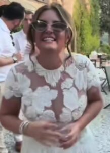 Vídeo: su novio durante 7 años rompe el compromiso a una semana de realizarse la boda pero igual la novia realizó la fiesta con amigos, familia y a todo lujo