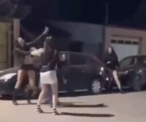 Vídeo sensible: pelea callejera entre mujeres termina con una de ellas en el hospital por varias puñaladas