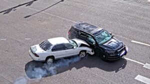 Vídeo: conductor ebrio no cede el paso a una patrulla y todo termina en una escena brutal