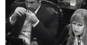 Vídeo: acusan al diputado argentino Juan Manuel Rossi de consumir cocaína en plena sesión del congreso argentino