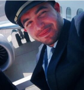 Vídeos: Hamam Al-Hammami, copiloto del vuelo de Flydubai, atacó al capitán Smit Machchar con un hacha de emergencia y trató de estrellar el avión en su ruta de Dubai a Tel Aviv