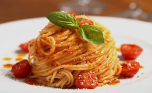 Vídeos, ¿Italia sin pastas?: Varias fábricas italianas de pastas han suspendido operaciones y otras han agotado sus existencias de producto por las protestas por los altos costos del combustible en ese país