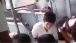 Vídeo sensible: atacan a balazos a un autobús escolar repleto de niños en Sinaloa, México y dejaron al chófer del autobús gravemente herido