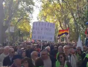 Vídeos: miles de personas se manifiestan en Madrid, España, en medio de la ola de protestas que sacude a varios países en Europa