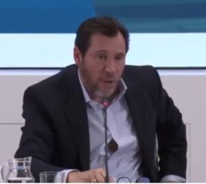 Vídeos, “Probabilidad bajísima”: la frase de Óscar Puente, ministro de Transportes de España, se vuelve en su contra tras el nuevo choque mortal de trenes en Toledo, España