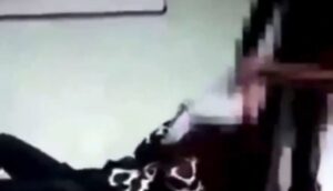 Vídeo sensible: docente es hospitalizada luego de haber Sido agredida brutalmente por una estudiante a la que le pidió 2 veces que guardara el celular